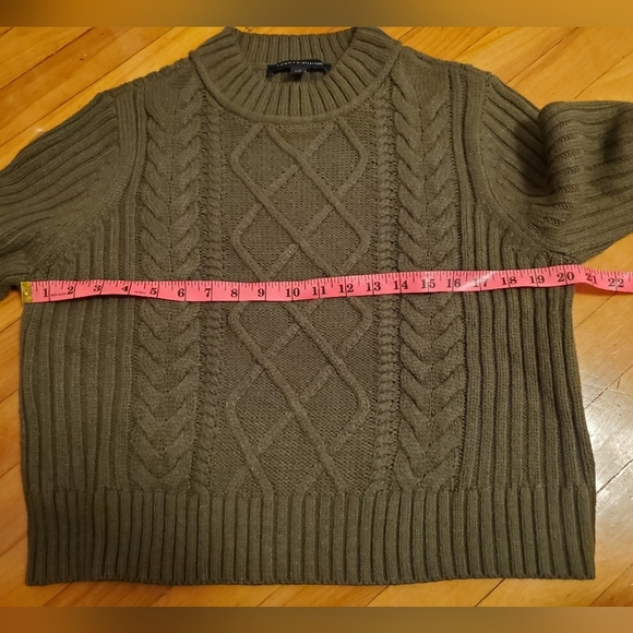 Tommy Hilfiger army green cable knit sweater. Slightly cropped. Size L. Acrylic. - Picture 6 of 10